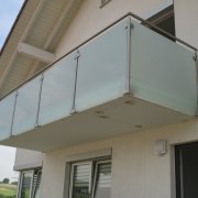 Glasdetail Edelstahlgeländer Medam Clarina Balkon